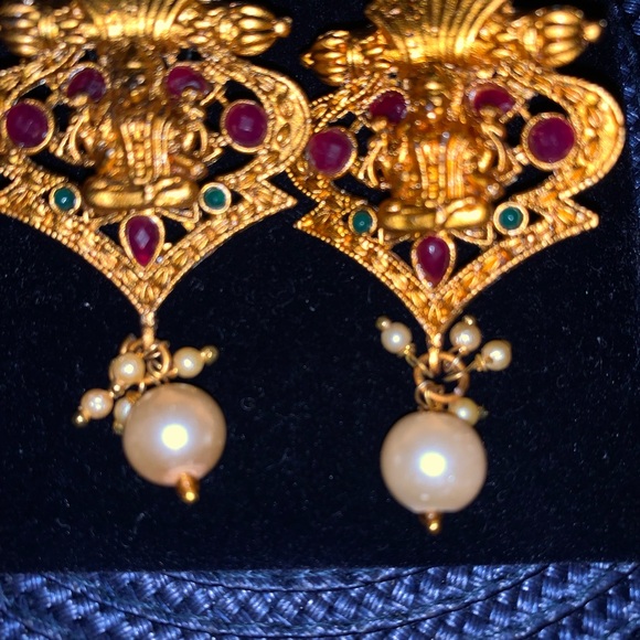 Earrings - Picture 2 of 3
